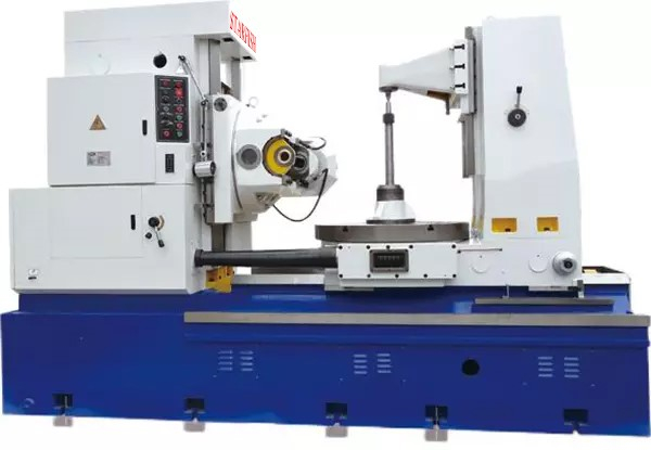 传统的蠕虫齿轮滚刀Mahcine Max。工件直径：2500mm